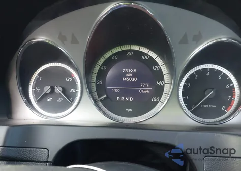 2009 Mercedes-Benz C 300 Luxury 4Matic/Sport 4Matic z USA, uszkodzony, nr VIN WDDGF81X99F283196